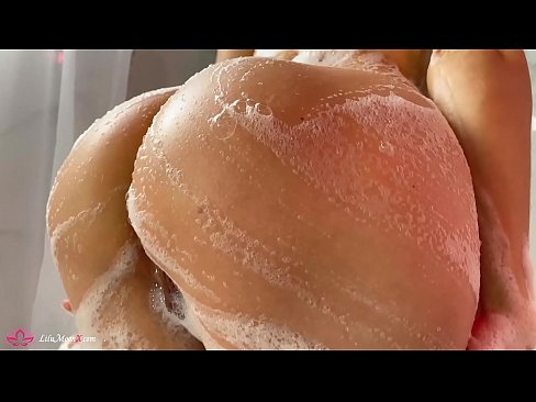 ❤️ Brunette Masturbates Pussy b'vibratur għal orga intens fid-doċċa ❌ Sluts lilna