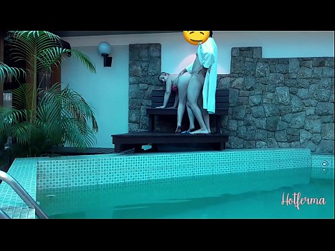❤️ Boss jistieden maid għall-pool, iżda ma setgħetx tirreżisti sħun ❌ Sluts lilna