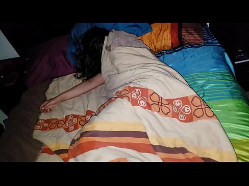 ❤️ Stepson jgħajjar lill-mara żagħżugħa tiegħu waqt li torqod. ❌ Sluts lilna